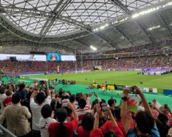 5G端末と現場でのハイブリッド観戦はモールやラックの状況把握に好感触。