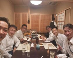 参加者:
東京センチュリー 常務執行職 兼
日本カーソリューションズ 取締役副社長 大杉雅人 様
取締役本部長 新橋忠彦 様
株式会社デンソーテン
代表取締役社長 米本 宣司 様
執行職 営業本部長 魚橋 仁平 様
清水社長、清部長
OffsegやEV関連アプリのソリューションは、当社IoT事業の中期計画に位置付けている。
機能面でまだ改良が必要だが、既にオーダーもいただいており、できるだけ早い時期に2万台の大台に乗せたい。