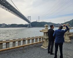 株式会社JALグランドサービスの上島社長、釘崎顧問とテクノセンター見学
公共交通機関が利用できない早朝・深夜にJAL従業員が利用するタクシー配車の効率化を依頼されている。