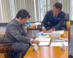 株式会社SEアシストの村上さんが手掛ける下関のITスクール 先日、下関市長と調印式が行われた。 海外・高卒・スポーツ経験者など様々な人材を教育してビジネスの現場に即戦力として投入していく!をコンセプトとして労働人口を増やして、日本を元気にしていくそうだ。