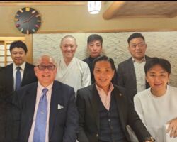 麻生さんは青年会議所(JC)の会頭を勤めあげ、全国の優良企業で彼を知らない人はいないので、色々な企業を紹介してもらえます。 穏和な性格で義理人情にも厚い方です。 麻生商事株式会社 代表取締役社長 麻生 将豊 様 大迫ホールディングス 代表取締役社長 大迫 基弘 様 エイト株式会社 代表取締役社長 栄藤 真実 様 天寿し 代表 天野 功 様 東麻布 天本 代表 天本 正通 様