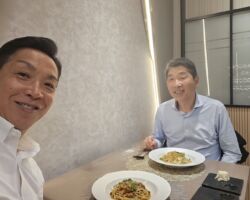 ジョルダンの顧問で活動中の松尾さんとランチ? 引退すると言ってたが、仕事が楽しいみたいだ。 ジョルダンとのパイプを強化してもらう。