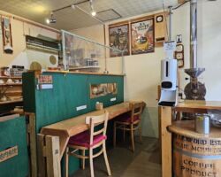 松秀コーヒー☕ この店の"常温水だしコーヒー"は、一度試す価値がある。