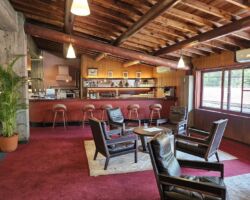 門司ゴルフ倶楽部 チェコ出身の建築家アントニン・レーモンド氏の設計による二代目クラブハウスは国の有形文化財に登録されている。