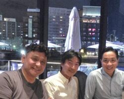 トライアルの前社長(現副会長)の亀田さん、モバイルクリエイト 村井社長と打ち合わせ後に会食。
トライアルの大規模スーパーセンター1号店が北九州市且つ、亀田さんとは同学年ということで定期的にお会いしており、どのような提案をすればトライアルに刺さりやすいかアドバイスもいただいている。