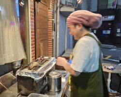 元ネクスコ東日本 取締役の八木さんにお誘いいただき、大井町のスペシャルB級グルメを堪能。二次会はバイオリンの生演奏。因みに八木さんはフルート奏者である。