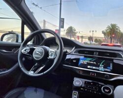 ■Waymo Driver
AIと一連のセンサーを利用して、サンフランシスコ市内であれば、ほぼ完全に自動運転を実現している。
カメラ、レーダー、ライダー(LiDAR) が連携して動作し、自動運転車両の周囲を360度、最大300m程度の距離まで3D描写し、夜間や雨などのさまざまな条件下でも正確な環境認識が可能となった。
全てアプリで制御され、自己位置と目的地を指定すれば、料金が予め自動計算され、支払いもスマホ決済のみである。
■日本で普及させるための必須条件
・道路交通法の改定(国土交通省)
・全国に自動運転特区を設定
・ADASシュミレーションの汎用化
・上記によりセンサーでの脆弱性を特定
・センサーとHD MAPのハイブリッ
ド化推進
・自動運転用保険の整備
※初期段階は運転手責任となるが、自動運転の普及で事故は激減するので、保険会社は、ハード、ソフト、人間が起こした全ての事故をカバーする保険を設計することになる。それでも10年後には自動車事故は今の10分の1になる。
勿論、自動運転やブレーキ制御システムの普及により多少変化する。
日本は特に安全性を気にするが、自動運転車は基本的に強力なセンサー機能で人や物には衝突しない。
最終形として、全ての車が自動運転車になれば、衝突事故は限りなく0に近づくし、免許制度も要らない。
勿論、機械のバグが起因する事故は多少残るが、それは現状の事故発生率のほんの数パーセントであることは火を見るより明らかだ。
※運転したい人のためにサーキットは増えるかもしれない!