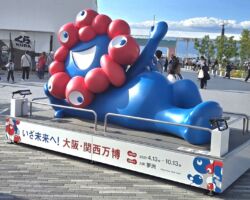 10月8日(水)
NTT株式会社 研究開発マーケティング本部の吉川さんにパビリオンの見どころをレクチャーしていただいた。
未来志向の演出、技術力、全体的なパフォーマンス含めて、非常に完成度が高く感心した。
大日本印刷株式会社
情報イノベーション事業部長 日下部さんとも面談できた。
東京オリンピックの不正で、今回の万博は、電通と博報堂が入札に参画していない。
日本でこの規模のイベントを仕切れる企業は少なく、今回は、大日本印刷と凸版が万博を推進したと言っても過言ではない。