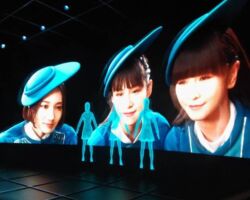 10月8日(水)
NTT株式会社 研究開発マーケティング本部の吉川さんにパビリオンの見どころをレクチャーしていただいた。
未来志向の演出、技術力、全体的なパフォーマンス含めて、非常に完成度が高く感心した。
大日本印刷株式会社
情報イノベーション事業部長 日下部さんとも面談できた。
東京オリンピックの不正で、今回の万博は、電通と博報堂が入札に参画していない。
日本でこの規模のイベントを仕切れる企業は少なく、今回は、大日本印刷と凸版が万博を推進したと言っても過言ではない。