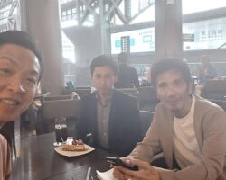 COMMON株式会社と自治体向け提案について打ち合わせ。木村さんからは、大阪オフィスの前期結果と今期目標について定期ミーティング。前期頑張ったので一人だけケーキつき