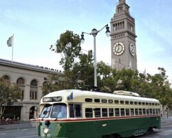 ■Waymo Driver
AIと一連のセンサーを利用して、サンフランシスコ市内であれば、ほぼ完全に自動運転を実現している。
カメラ、レーダー、ライダー(LiDAR) が連携して動作し、自動運転車両の周囲を360度、最大300m程度の距離まで3D描写し、夜間や雨などのさまざまな条件下でも正確な環境認識が可能となった。
全てアプリで制御され、自己位置と目的地を指定すれば、料金が予め自動計算され、支払いもスマホ決済のみである。
■日本で普及させるための必須条件
・道路交通法の改定(国土交通省)
・全国に自動運転特区を設定
・ADASシュミレーションの汎用化
・上記によりセンサーでの脆弱性を特定
・センサーとHD MAPのハイブリッ
ド化推進
・自動運転用保険の整備
※初期段階は運転手責任となるが、自動運転の普及で事故は激減するので、保険会社は、ハード、ソフト、人間が起こした全ての事故をカバーする保険を設計することになる。それでも10年後には自動車事故は今の10分の1になる。
勿論、自動運転やブレーキ制御システムの普及により多少変化する。
日本は特に安全性を気にするが、自動運転車は基本的に強力なセンサー機能で人や物には衝突しない。
最終形として、全ての車が自動運転車になれば、衝突事故は限りなく0に近づくし、免許制度も要らない。
勿論、機械のバグが起因する事故は多少残るが、それは現状の事故発生率のほんの数パーセントであることは火を見るより明らかだ。
※運転したい人のためにサーキットは増えるかもしれない!