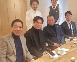 福岡、広島、岡山のベンチャー社長を集めてプレゼンを受けました。
SHOKICHI 、千鳥饅頭総本舗の原田社長、大迫HD 大迫社長にも参加してもらいました。
ベンチャーが大事成功するのは、100社に1社と言われるほど狭き門ですが、若くしてこの関門にトライする志と統率力、スキルを身につけることは非常に重要です。
目指すことに志や意義があり、仁義を貫けば、ビジネスの一部で失敗しても、人生全体で失敗することはありません。