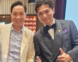 仲良しのSHOKICHIがプロデュースした肉フェスの一コマ。北海道で彼が育てた”八将牛”の発表会だった。
LDHでは後進の育成と作曲も担当するマルチタレントでもあるが、芸能界屈指の食通でもあり、ワインエキスパートの資格も有している。