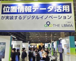 CEATECのLBMAブース
この日はZDCからサービス企画室の金澤さん、宮田さん、大口さんが参加