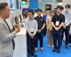 東京ビッグサイトで開催された自治体・公共Weel 2024
昔は展示会を開催することが目的であったが、今は名刺や接客情報からDX担当部門がインサイドセールス、企画立案、アポイントまでを担うことができるようになり、案件の成約角度が飛躍的に向上している。
そして、どんなにネットやバーチャルが普及しても、リアルは不滅である。当社は、ネットやバーチャルとリアルの融合を生業としたい。