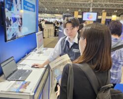 CEATECのLBMAブース
この日はZDCからサービス企画室の金澤さん、宮田さん、大口さんが参加