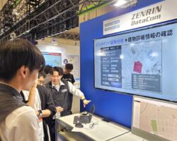 CEATECのLBMAブース
この日はZDCからサービス企画室の金澤さん、宮田さん、大口さんが参加