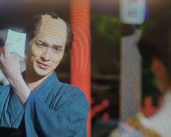 蔦屋重三郎は、江戸時代の版元(出版社)の社長である。最初はただの細見屋だったが、自身で細見を刊行し、書店を作り、新人作家や浮世絵師を発掘し、洒落本や版画を出版して最終的には、版元として一流の実績と富を築いた。NHK大河ドラマ "べらぼう~蔦重栄華乃夢噺~" の主人公である。
江戸時代から地元の組合、版元、問屋が脈々と力を握っていたことが克明に描かれている。
※因みにドラマ内で頻繁に飛び交う "改所" は今でいう編集担当のことである。
"吉原細見" は1732年頃から年2回の定期刊行となり、1880年代まで約160年間に渡って出版され続けた日本史上最も長期にわたる定期刊行物である。
写真は1949年に出版された "別府観光地図" この時代に外国人向けの英語解説があるのが興味深い。この観光地図の人気から詳細な地図にはニーズがあるというエビデンスを得て、創業者の故 大迫正富氏が、江戸時代の古地図をヒントに小倉で住宅地図を発刊したのがゼンリンのルーツである。
1948年別府の建物2階からゼンリン(旧 善隣出版社)はスタートした。
"善隣" には、皆が隣に善を与えることで、全てが平和になっていくという創業者の思いが込められている。