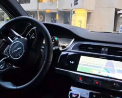 ■Waymo Driver
AIと一連のセンサーを利用して、サンフランシスコ市内であれば、ほぼ完全に自動運転を実現している。
カメラ、レーダー、ライダー(LiDAR) が連携して動作し、自動運転車両の周囲を360度、最大300m程度の距離まで3D描写し、夜間や雨などのさまざまな条件下でも正確な環境認識が可能となった。
全てアプリで制御され、自己位置と目的地を指定すれば、料金が予め自動計算され、支払いもスマホ決済のみである。
■日本で普及させるための必須条件
・道路交通法の改定(国土交通省)
・全国に自動運転特区を設定
・ADASシュミレーションの汎用化
・上記によりセンサーでの脆弱性を特定
・センサーとHD MAPのハイブリッ
ド化推進
・自動運転用保険の整備
※初期段階は運転手責任となるが、自動運転の普及で事故は激減するので、保険会社は、ハード、ソフト、人間が起こした全ての事故をカバーする保険を設計することになる。それでも10年後には自動車事故は今の10分の1になる。
勿論、自動運転やブレーキ制御システムの普及により多少変化する。
日本は特に安全性を気にするが、自動運転車は基本的に強力なセンサー機能で人や物には衝突しない。
最終形として、全ての車が自動運転車になれば、衝突事故は限りなく0に近づくし、免許制度も要らない。
勿論、機械のバグが起因する事故は多少残るが、それは現状の事故発生率のほんの数パーセントであることは火を見るより明らかだ。
※運転したい人のためにサーキットは増えるかもしれない!