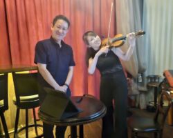 元ネクスコ東日本 取締役の八木さんにお誘いいただき、大井町のスペシャルB級グルメを堪能。二次会はバイオリンの生演奏。因みに八木さんはフルート奏者である。