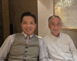 西日本シティ銀行の元副頭取で現在は、九州カード社長、第一交通取締役、飯田産業取締役の川本社長
モバイルクリエイトの決済システムを第一交通に導入すべく川本社長が推進中。
当社も第一交通との関係強化を図る。
タクシー台数は1万台以上で業界最大手である。