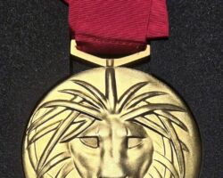 十種競技自己記録を38点更新する7488点を獲得して悲願の初優勝。日本記録保持者で、8回の日本選手権獲得実績を持つ兄・啓祐選手に続いて、右代家に9個目の日本選手権金メダルを持ち帰る結果となった。