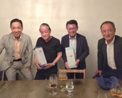 当社に多大なる貢献をしてくれた奥さんの退社と、6月に取締役を退任された鈴木さんの慰労会