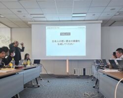 ChatGPTオペレーター養成講座
私見だが、生成AIなどこの世に必要ないから早く規制して欲しいと願っている。
人が考えなくなり、生成AIをハンドリングできる一部の人が頂点に立つ人類など何の魅力もない。
但し、競争社会で効率性を問われる以上、経営としては全社員ができるだけ上位層でこの仕組みを利用できるようにガッツリ教育するしか現時点では選択肢がない。ビジネスはビジネスとして割りきる。
地図他コンテンツはRAG+各エンジン層を構築して、しっかりと生成AIと連携・対峙していく。
・・・・・・・・・・・・・・・・・・・・
ChatGPTを構成するニューロサイエンスは、脳の機能を理解し学習の仕方を最適化することにより、タレントマネジメント、パフォーマンスの向上、組織学習、トレーニング、インストラクション、ラーニングデザインを改善していくものである。
特にPython言語を自動生成するためのプロンプトの記述手法をは興味深い。
常々言及しているが。要件定義がしっかりプロンプト化できれば、そのままソースコードが生成される時代は近いし、その要件定義すらAIが作ることになる。
その時人間の仕事は、どのAIを利用するかを判断し、顧客と直接話して理解、納得してもらう業務が残る。
GitHubで、日本の若い男女を画像生成させてみたが、参加者13名全て違う画像となっていた。
クオリティーも申し分ないし、著作権がユーザーに帰属する。
※著作権や特許については、サービスによってレギュレーションが異なるし、特例があるので注意が必要