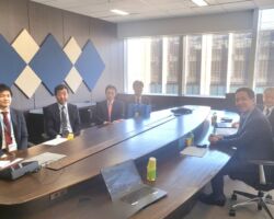 東京センチュリー株式会社
システム開発の受注を始めとして、70万台を保有するリース車両とどう連携して収益化するかがテーマです。
清部長がデンソーテンの通信ドラレコの導入を画策しています。