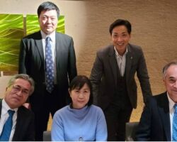 西日本シティ銀行の副頭取が退任されたのでお疲れ様会。
現在は九州カードの代表取締役社長をされております。公私ともに大変お世話になり感謝しています。
※会食中は十分な距離を保ち、撮影時のみマスクを外しています。