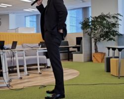 この後の執行役員会議で、公的機関に100万円の、寄付を行うことが決裁されました。