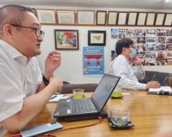 兵庫県伊丹市の丸進運輸本社を訪問
半田専務にご配慮いただき、各地の支店・営業所とリモートで繋いで困り事や改善点が無いかをヒヤリング。新規顧客にトリガーを引くには、よい手法である。