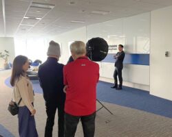 ビジネスポートレートの撮影風景。
会社案内を含む、様々なシーンで活用予定です。