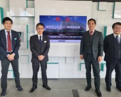 東京センチュリー株式会社 北九州視察
リース車両に向けた、自動運転、通信ドラレコデータ、危険抑止などの協業を行います。
清部長が一番、色々驚いていました!