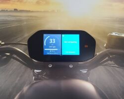 アバルタの商品・サービス説明会
私が考える差別化ポイントは、
①1 to 1サービスでG社と協業したくない企業と組む
②圧倒的なコストパフォーマンス
③フレキシブルなカスタマイズ
④シンプルな操作性