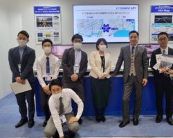 「組込み・エッジコンピューティング展」車両シュミレーターとのコラボ企画での展示がメインでしたが、配車、配送関連の問い合わせも多くいただき、各担当が名刺やアンケートの獲得に頑張っていました。