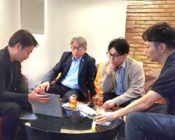 片山右京さん、清水宏保さんから、日本のスポーツ経験者を含む人材活用及び雇用促進に莫大な国予算が投下されていると聞いて、獲得に向けて作戦会議。