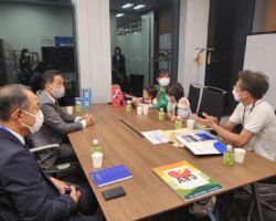 AEDマップを作成した小学生、林陽月さんを当社から表彰しました。詳細は社内報記事で紹介予定です。