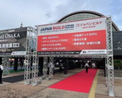 大阪の展示会の模様
動画、漫画、デモなどを活用して接客を行った。(事業部より)