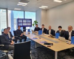 アマゾン ウェブ サービス ジャパン合同会社とMTG、席上では①クラウド技術者支援②サービス毎のアーキテクチャ改善③技術革新、改善によるコスト削減施策④協業によるサービスソリューションの提案と拡販⑤継続したボリュームディスカウントのご提案と当社がやるべき施策、をお願いしました。
③と④をパラレルで行えば効率的且つ大幅な収益向上に繋がります。