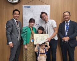 AEDマップを作成した小学生、林陽月さんを当社から表彰しました。詳細は社内報記事で紹介予定です。