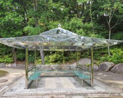 旧安川邸にて。安川家は明治7年に福岡で炭鉱経営を始め、明治10年の安川商店創業時に芦屋に住居を移したのち、明治20年に安川商店を、明治22年に住居を現在の若松区役所周辺に移しました。