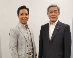 第一交通の吉積副社長と面談 with立原さん ご提供させていただいている既存ナビについては、一定の評価をいただけているが、更新や付加価値について、まだ改善・提案してほしいことが多々ある。 別途、沖縄を皮切りにタクシーの自動運転が承認されたエリア限定で、ADAS&ナビ、車両をセットで実証実験を行っていきたいとのこと。