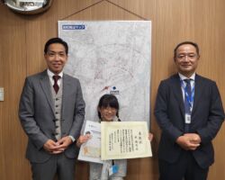AEDマップを作成した小学生、林陽月さんを当社から表彰しました。詳細は社内報記事で紹介予定です。