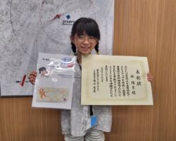 AEDマップを作成した小学生、林陽月さんを当社から表彰しました。詳細は社内報記事で紹介予定です。