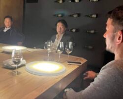 ㈱TBM山崎社長との会食。
当社とはエコ配分野と廃棄物を企業から効率的に回収する仕組みの構築を検討しています。
※会食中は十分な距離を保ち、撮影時のみマスクを外しています。