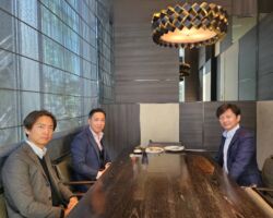 アクトキューブの犬丸社長とランチミーティング。
今期は苦戦を強いられているが、スポットワークと協業して不動産物件を簡易撮影しHPにアップするサービスを全国展開する新企画もあり、巻き返しに期待したい。