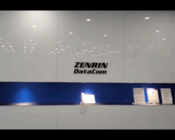 田町新オフィスのエントランスです。