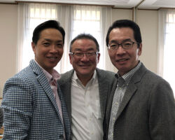 パナソニック(株) 柴田専務執行役員 (写真中央)とゼンリン 高山社長と清水社長
柴田様はパナソニックのITS事業を推進しています。@ゼンリン感謝の集い2019